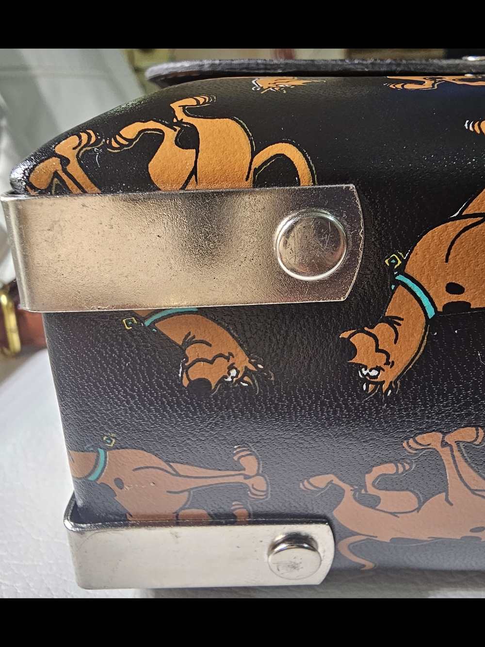 Vintage  Warner Brothers Scooby-Doo Trunk-Style Crossbody Bag - Picture 9 of 12